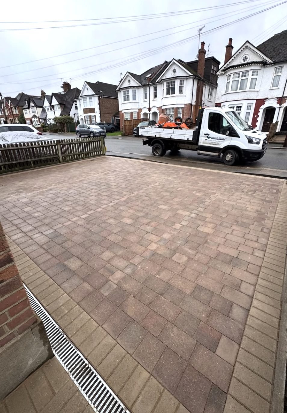 Brindle block paved driveway laid in stretcher bond with a buff border